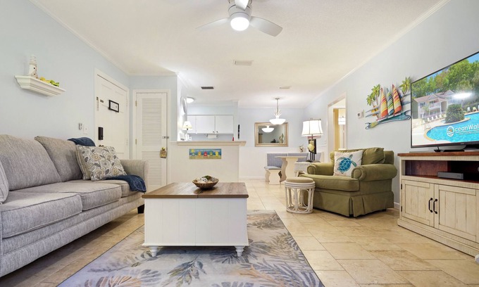 Demere Park Condo | 1BR Ground Floor Condo with Screened-in Porch! Steps away from Pool!