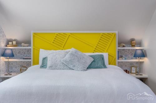 Clayton House | 1br Guesthouse W Patio & Soaking Tub