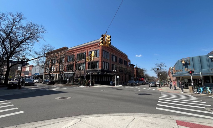Ann Arbor Condo | 1BR in Heart of Downtown Ann Arbor w/Windows + Free Parking