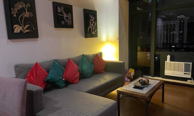 Downtown Condo | 1BR Loft Unit at The Gramercy, Makati up to 6 Pax