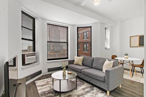 East Hyde Park Apartment | 1BR Modern Apartment in Chicago - Del Prado 811