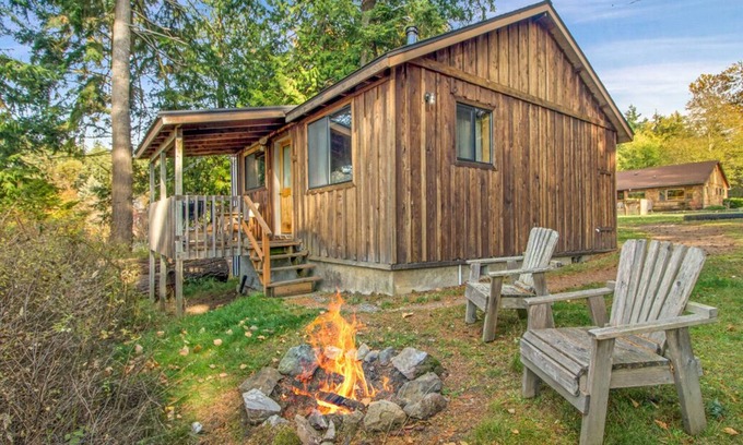 West Beach Cabin | 1BR Ocean View steps to prime west-facing beach and on-site cafe!