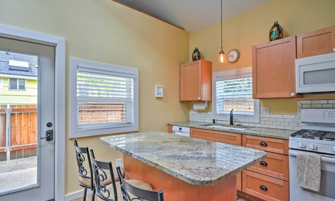 Woodstock Cottage | 1BR Portland Cottage - Easy Downtown Access!
