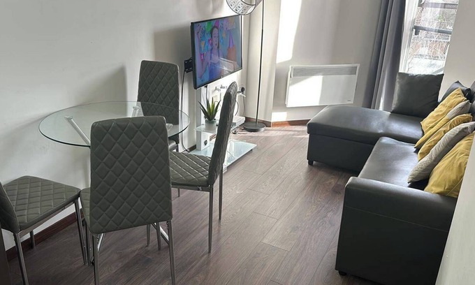 Olton Apartment | 1BR-Sleeps4-Parking-ClosetoCentre