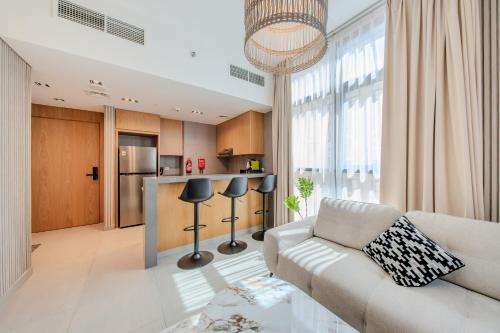 Sharjah Apartment | 1BR The Golden Souq by Blue Cloud Holidays