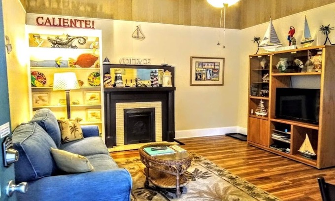 Brunswick Apartment | 1brCoastalColonialApt between Jekyll & St Simons Islands beaches& near Downtown!