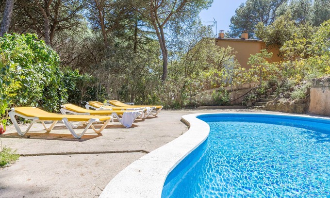 Llafranc Apartment | 1CAR 01 - Basic apartment with communal pool near the beach of Llafranc
