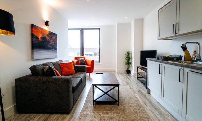 Swindon Apartment | 1Double BR | WiFi | Free parking