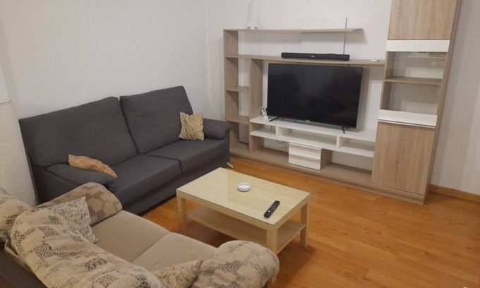 La Linea de la Concepcion Apartment | 1F Apto Moderno, 80m2, 2 Dorm, 4 Huéspedes Aire Acond, Wifi