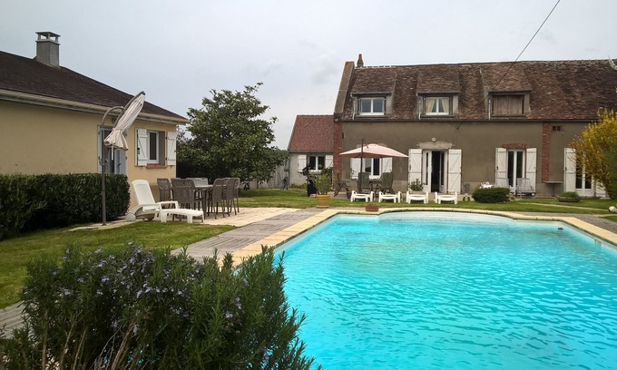 Ervauville Bed & Breakfast | 1h15 from Paris A6 farmhouse with garden Swimming pool - family - Pets accepted