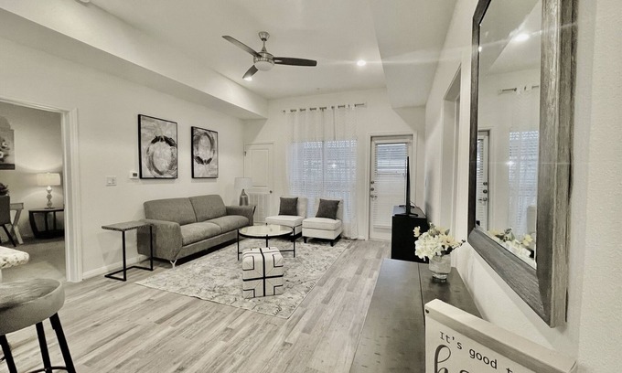 Katy Condo | 1K| Spacious Home in Gated Complex| Walk to your Daily Needs