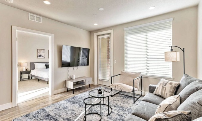 Fairpark Apartment | 1min Delta+Salt Palace |King Bed |Gym |Parking