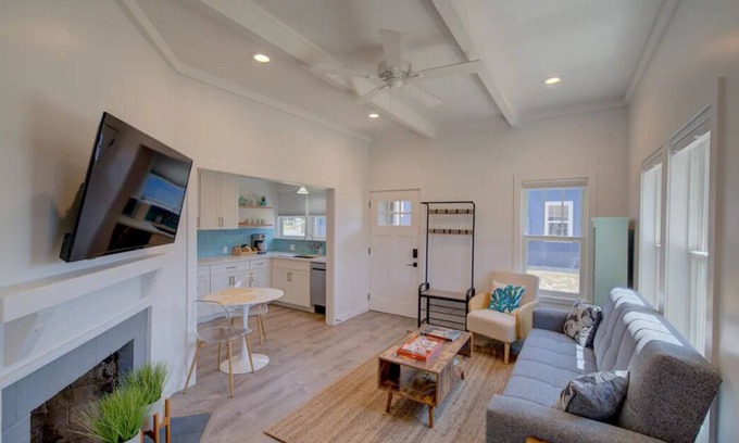 Ocean Park House | 1Nt. Ok, Walk to Beach and Town, Romantic, Firepit, BBQ (Bungalow2)