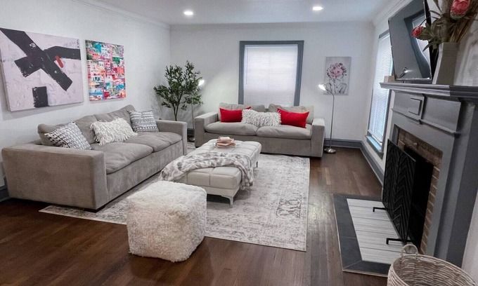 Shaker Heights Apartment | 1st FL! Modern 2Br entire apt in Shaker near to CWRU/Cleveland Clinic/Van Aken