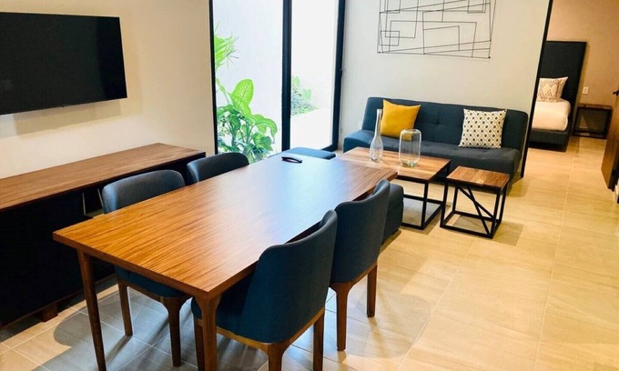 Ejidal Apartment | 1st floor 1 bedroom w sunny Patio and plants, Wifi, Rooftop pool, gym, 24h sec