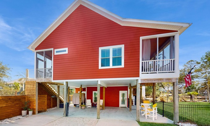 Tranquil Harbour House | 1st-floor apt near the beach with kitchenette, patio, & electric vehicle charger