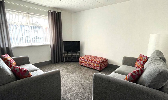 Blackpool Town Center Apartment | 1st floor double & twin room apartment 5 minuets walk from town.