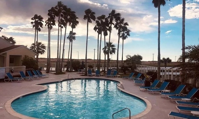 Corpus Christi Condo | 1st Floor-Family friendly-fully equipped condo walking distance to the beach.