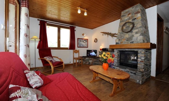 Le Bettaix Apartment | 1st floor, fireplace or stove, parking, tv, 60m², Les Menuires