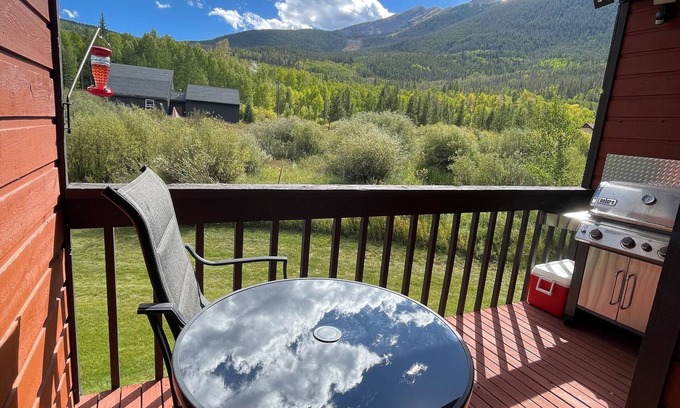 Frisco Condo | 1st Floor - Great Mountain Side Views - Pool & Hot Tubs - Ski Country - Sleeps 4