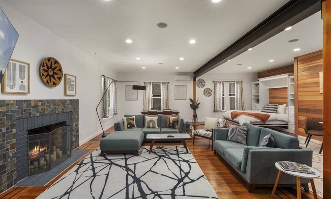 Enumclaw Condo | 1st floor in Duplex Chic 1BR Close to Ski Resorts & Mt. Rainier