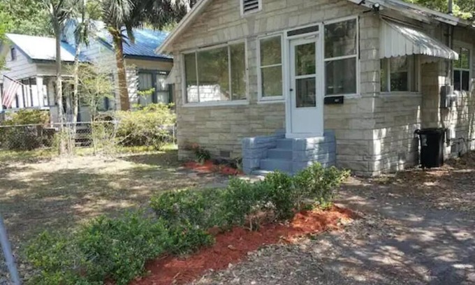 Avondale House | 2/1 Historic Murray Hill Bungalow with Laundry