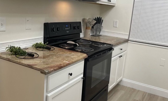 Macon House | 2/1 with Private Enclosed Yard