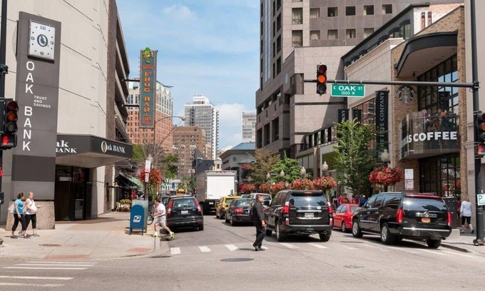 Near North Side Apartment | 2/2 Apt in the City | Downtown Chicago