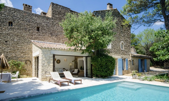 Gordes Villa | 2/3 bedroom Secluded Villa 17th Century with Private heated Pool. Provencal gem