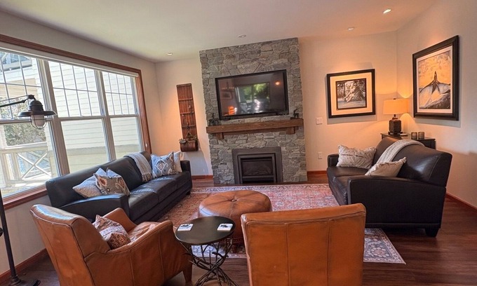 Blueberry Hill House | 2.5 Bedroom Townhouse Blueberry Hill Gem Total Renovation Walk to Everything
