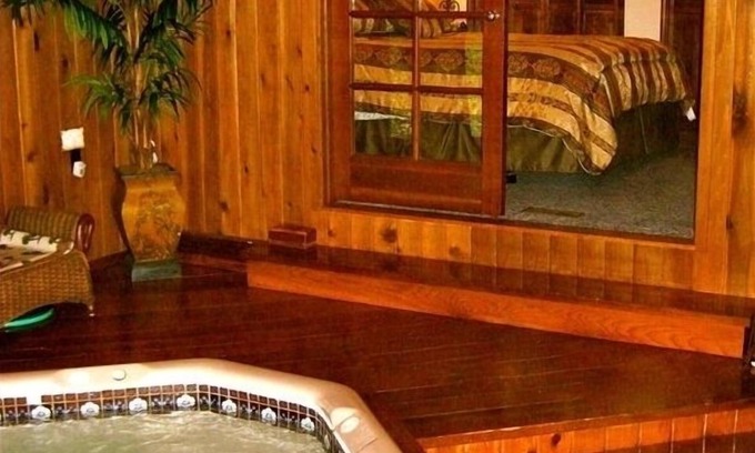 Tolovana Park House | 2.5 BLOCKS TO BEACH - 4 BED/3 BATH - INDOOR HOT TUB - OCEAN VIEW -2 PETS WELCOME