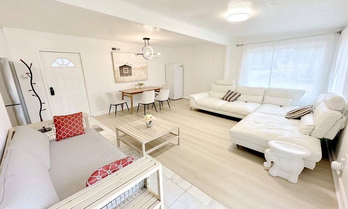 Hillsboro House | 2 Acre Private Land-Fully Remodeled - All New Peaceful 2BR Single Level Townhome