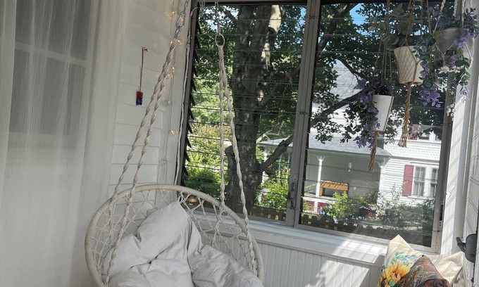 Milford House | 2 Acres of Peace-Walk to Shops, Pubs, Local Restaurant-River at Back or Property