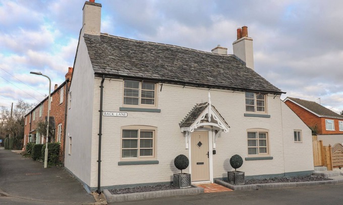 Thrussington Cottage | 2 BACK LANE, pet friendly, character holiday cottage in East Goscote