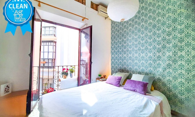 San Bartolome Apartment | 2 balconies! Lovely Center Apartments Alfalfa