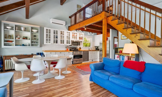 Harwich Port Cottage | 2 bd, 2bth dog-friendly cottage on conservation land