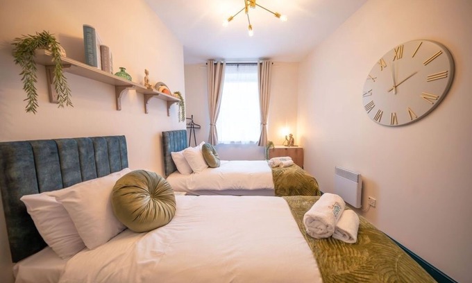 Gloucester Apartment | 2 Bd Newly refurbished apartment