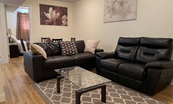 Northwest Edmonton House | 2 BD RM Modern House with Private Entrance in a Peaceful Neighbourhood