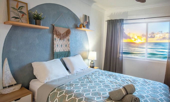Costa Apartment | 2 BDR - BEACHFRONT Cozy Apt