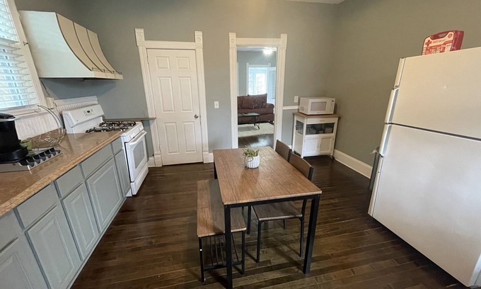 Algonquin Apartment | 2 Bdr in the Heart of Algonquin