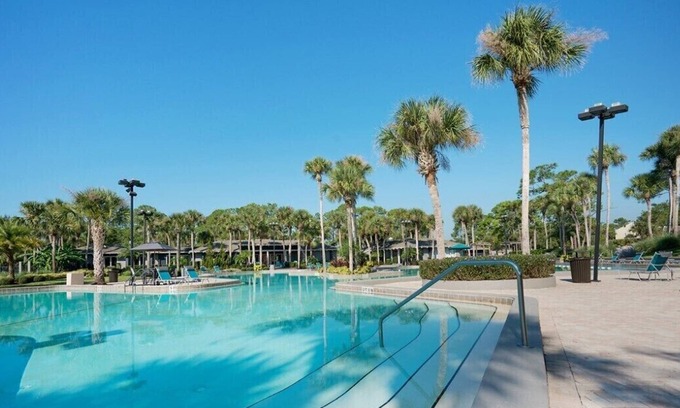 Baymeadows House | 2 bdr Tropical Oasis - 10 min from shopping, restaurants & dt, 20 min Naval base