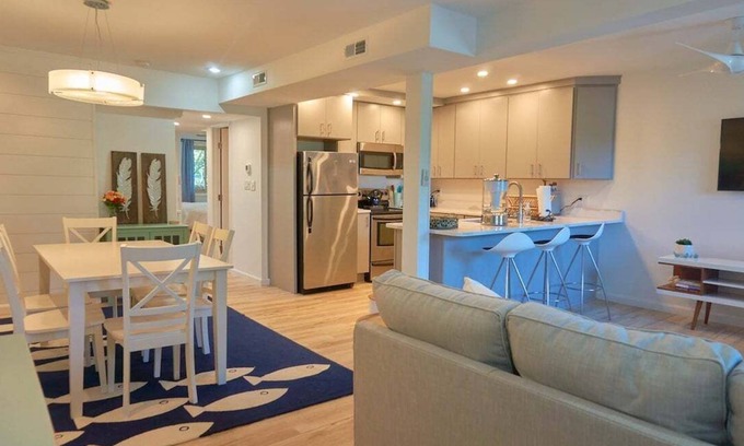 Caine Woods Condo | 2 Bdrm/2 Bath, Sleeps 6, Pool, Balcony, Wi-Fi, TVs