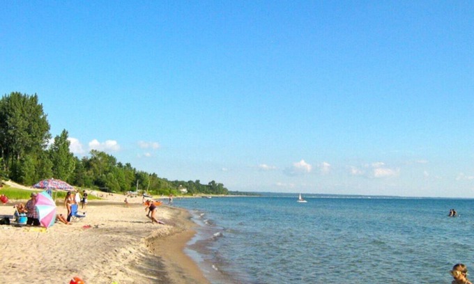 Balm Beach Cottage | 2 Bdrm Cabin - Balm Beach Views!