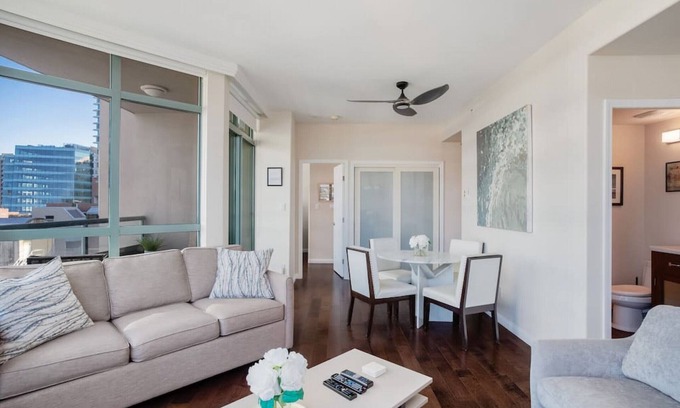 Downtown Vancouver Condo | 2 Bdrm Condo With Views of the Ocean