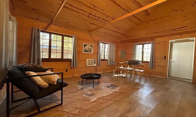 Applegate Cabin | 2 bdrm, hot tub, walk to beach