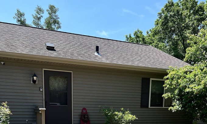 New Lisbon Cottage | 2 Bdrm Pet Friendly Cottage 2 min to Castle Rock Lake