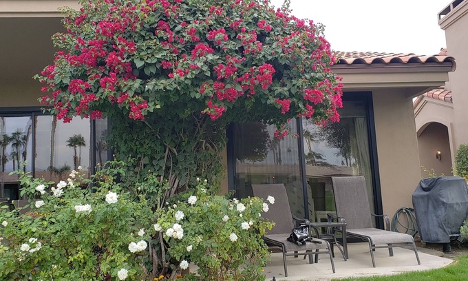 Palm Desert Condo | 2 bdrm plus den, 2 bath. Overlooking the 8th hole of the Challenge Course w/lake