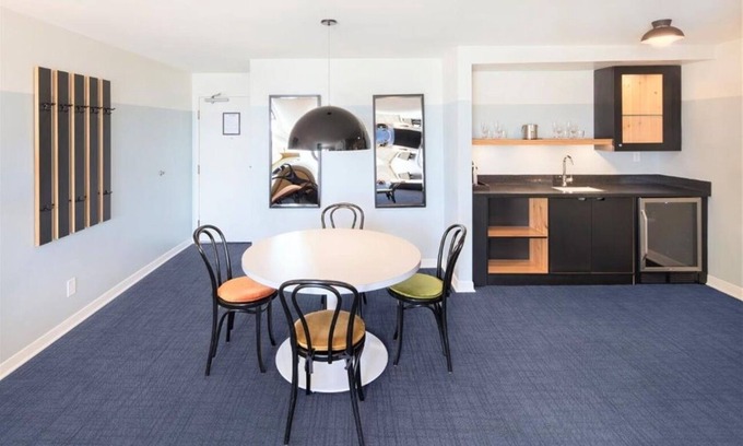 Venice Hotel | 2 Beach Rooms w/Private Balcony | Kitchen | Free Breakfast | Rooftop