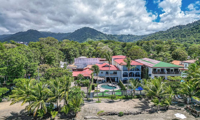 Jaco House | 2 Beachfront Villas, 25 bedrooms, Bachelor Party Paradise