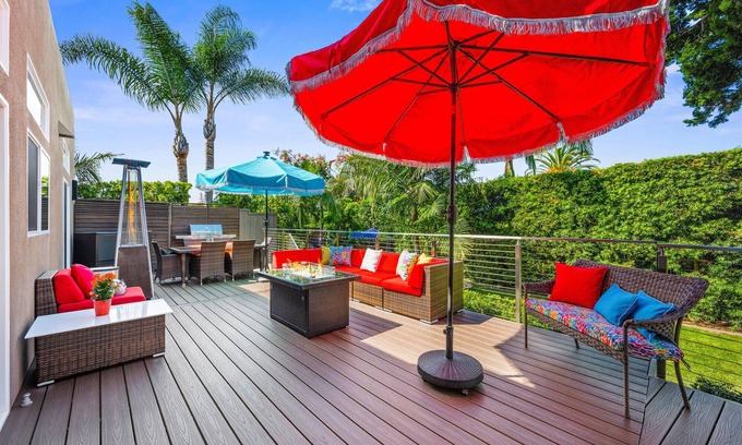 South Oceanside House | 2 Beautiful Resort-Style Coastal Homes W/Outdoor Living: FireTables, BBQ + Yard